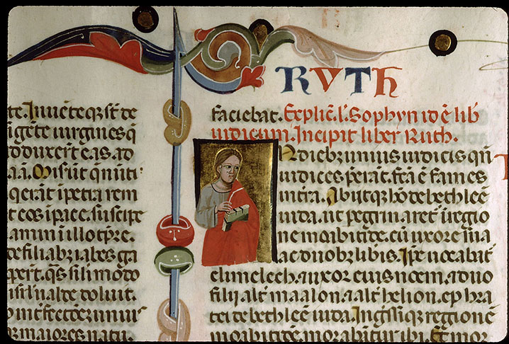 Bible - Homme tenant un livre (à préciser)