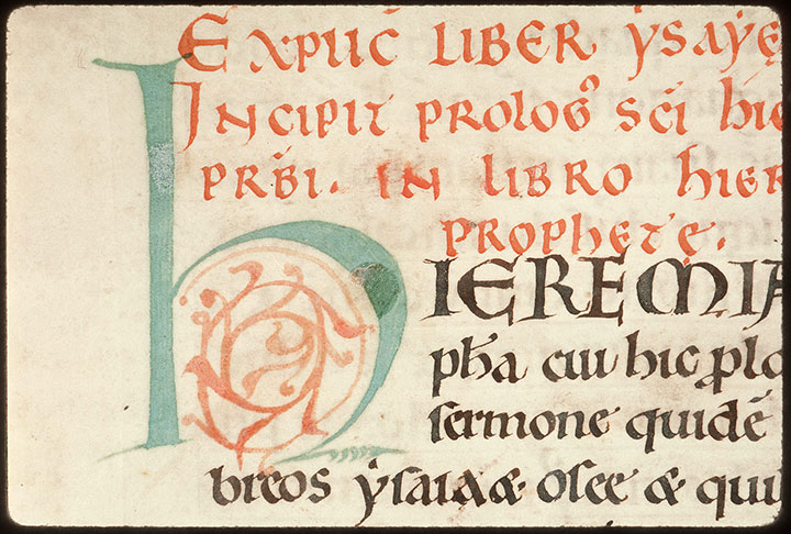 Bible - Initiale de couleur ornée