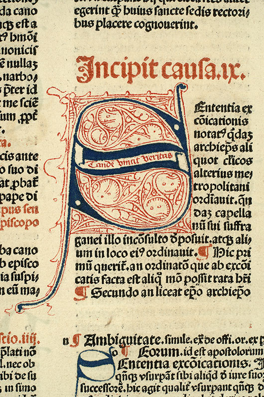 Decretum - Initiale filigranée