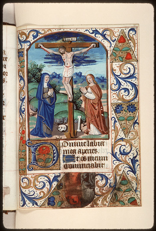 Heures à l'usage d'Amiens - Christ en croix entre Marie et Jean_1