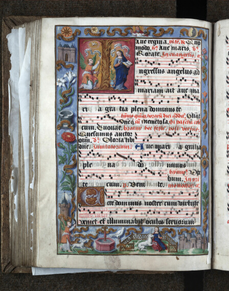Antiphonaire à l'usage de l'abbaye Sainte-Rictrude de Marchiennes - Annonciation et emblèmes des litanies de la Vierge