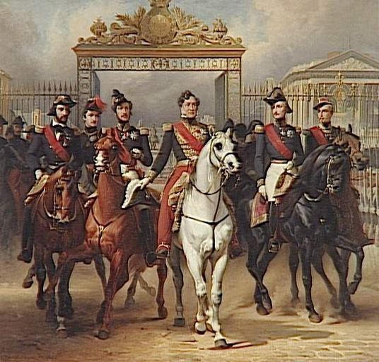 LE ROI LOUIS-PHILIPPE, ESCORTE DE SES FILS, SORT A CHEVAL PAR LA GRILLE DOREE DE LA GRANDE COUR DU PALAIS DE VERSAILLES_0