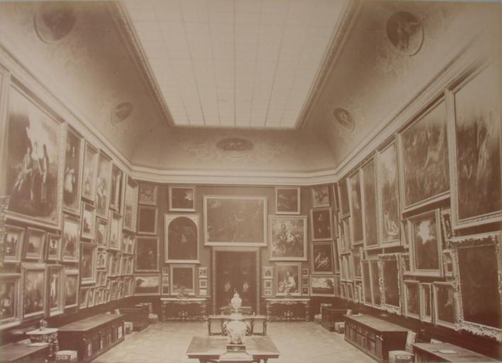Chantilly : la Galerie de peinture vue du côté de la Galerie des Cerfs. 1885. 145, A Chalot, 1885