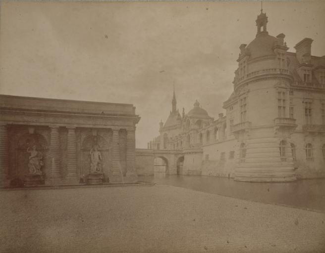 Chantilly : la tour du Connétable et la chapelle vus des parterres. 1885. 24, A Chalot, 1885