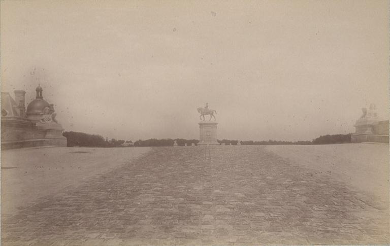 Chantilly : la statue du Connétable. 1885. 962, A Chalot, 1885