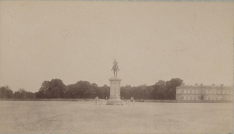 Chantilly : la statue du Connétable et la château d'Enghien. 963, A Chalot, 1885