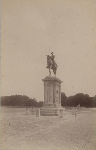 Chantilly : la statue du Connétable et la forêt. 969, A Chalot, 1885