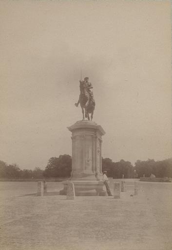 Chantilly : la statue du Connétable et la forêt. 972, A Chalot, 1885