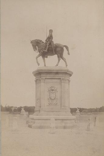Chantilly : la statue du Connétable. 974, A Chalot, 1885