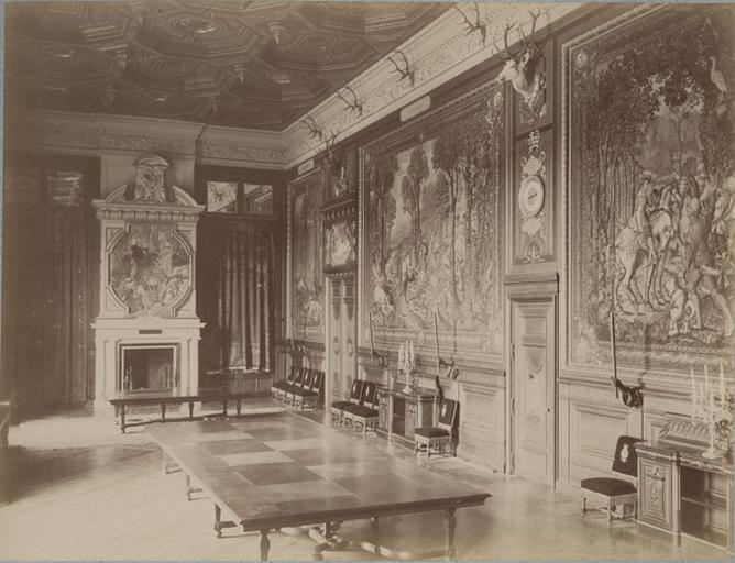 Chantilly, la galerie des Cerfs et la cheminée, A Chalot, 1885