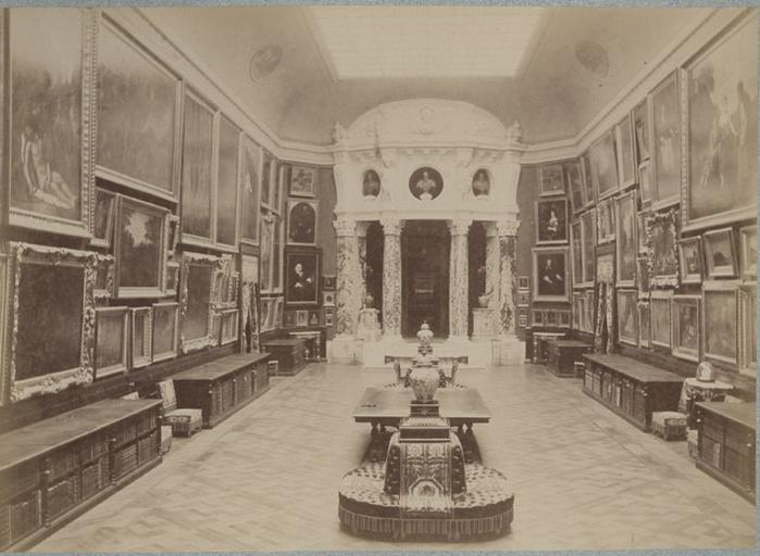 Chantilly, la galerie de peinture vue du côté de la Rotonde, A Chalot, 1885