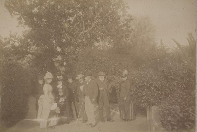 Dans le jardin de la villa d'Orléans. Palerme. 6 avril 1885_0