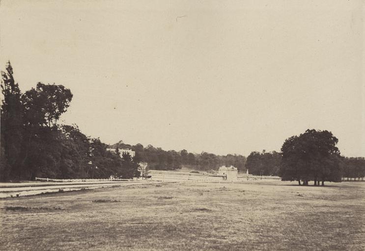 La pelouse : vue prise du Manège_0