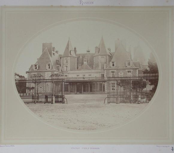 Randan. Château Cour d'honneur_0