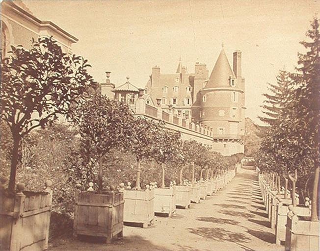 Randan. Château. Allée des Orangers_0