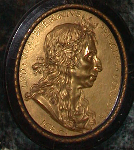 Médaillon de Louis II de Bourbon, prince de Condé (1621-1686) , en buste, de profil, avec couronne de laurier_0