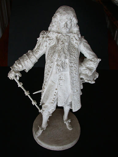 Statuette de gentilhomme du XVIIe siècle_0