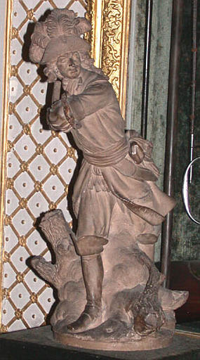 Statuette du Grand Condé, Louis II de Bourbon, prince de Condé (1621-1686), jetant son bâton dans les retranchements des ennemis et courant lépée à la main pour le reprendre_0