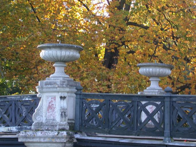 Colonnes du Pont des Grands Hommes (acanthe)_0