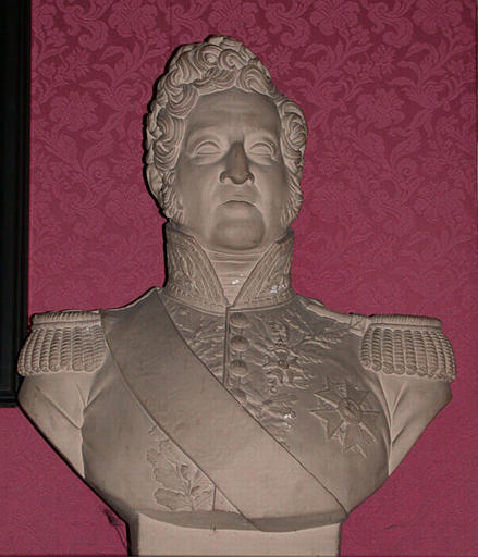 Buste de Louis-Philippe Ier (1773-1850) portant la Légion d'honneur et le Saint-Esprit, en uniforme_0
