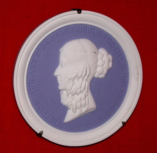 Victoire Aug. Ant., Princesse de Saxe Cobourg Gotha, Duchesse de Nemours (deux exemplaires)_1