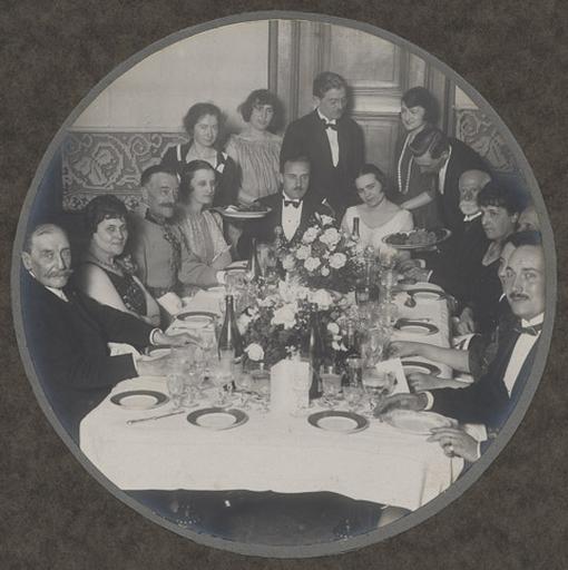 Fiançailles du fils de mon ami Dopter (en uniforme), avec la soeur de M. Bertrand. 1925_0