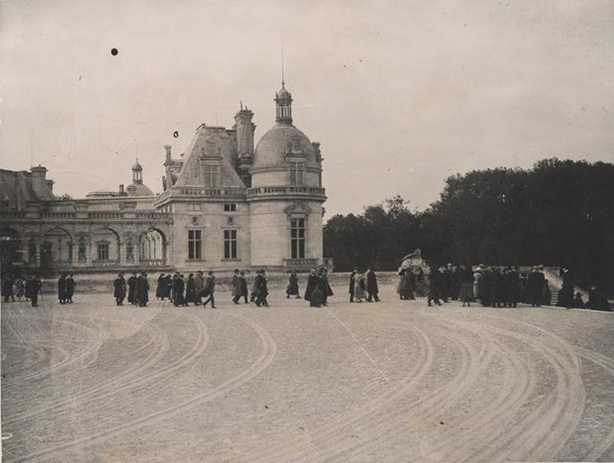Le groupe de la Conférence Internationale des Chemins de Fer sur la terrasse du château, hiver 1922_0