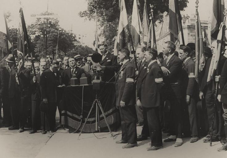 Les journées des 21 et 22 juin 1930 à Chantilly en l'honneur du Maréchal Joffre : Joly maire de Chantilly, prononçant son discours. 21 juin 1930_0