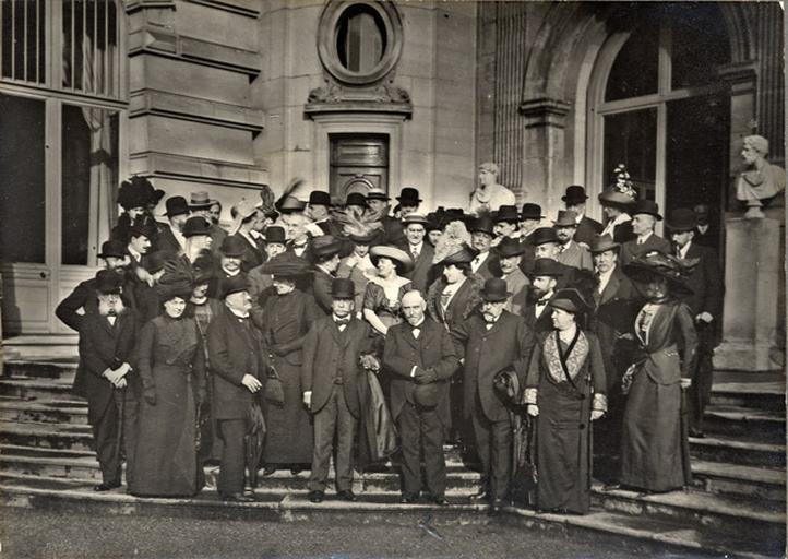 Gustave Macon et le groupe du 2e Congrès de Médecine Légale de Langue Française dans le jardin de la Volière le 22 mai 1912_0