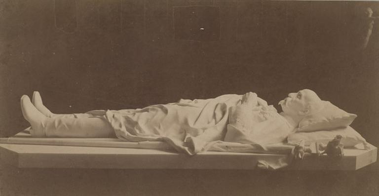 Gisant du duc d'Aumale par Paul Dubois_0