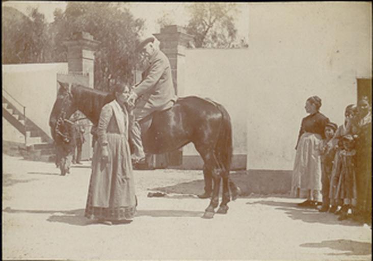 Le duc d'Aumale partant à cheval, une femme lui baise la main, Zucco_0