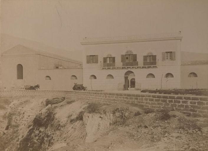 Terrasini. Façade de l'établissement des vins_0