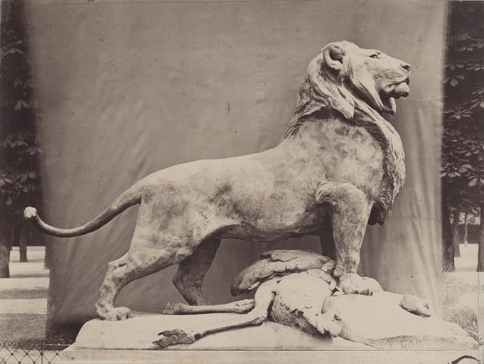 Lion terrassant une autruche par Auguste Cain_0