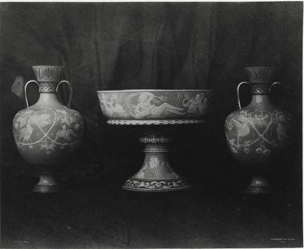 Composition avec trois vases de Sèvres : vase étrusque de Naples (INV No 46) et coupe de Rivoli (INV No 111).1855, Louis Rémy Robert, 1855