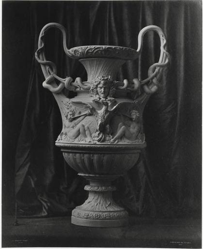 Vase de Sèvres : vase de la Guerre forme J. Diéterle.1855, Louis Rémy Robert, 1855