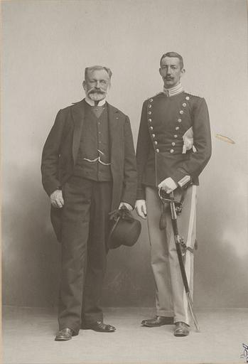 Portrait du duc de Chartres (1840 - 1910) et du duc de Guise en uniforme, vers 1895_0