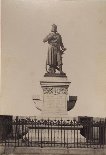 Aigues-Mortes et ses environs : Statue de Saint Louis_0