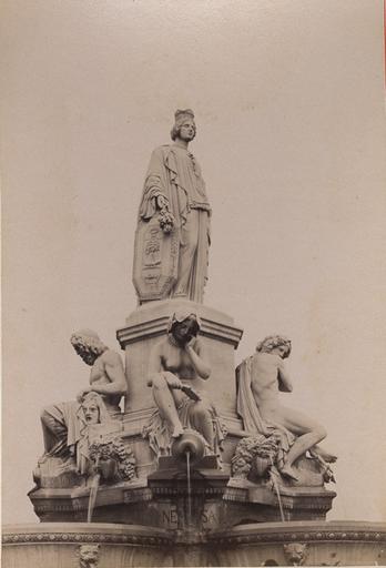 Nîmes et ses environs : Fontaine Pradier_0