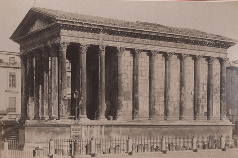 Nîmes et ses environs : Maison Carrée_0