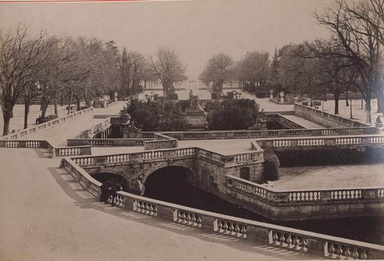 Nîmes et ses environs : Jardin de la Fontaine_0