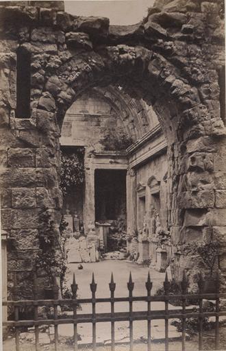Nîmes et ses environs : Le Temple de Diane_0