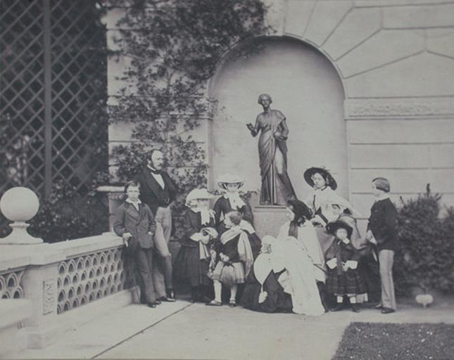 Portrait de famille : la reine Victoria, le prince Albert et leurs enfants (?)_0