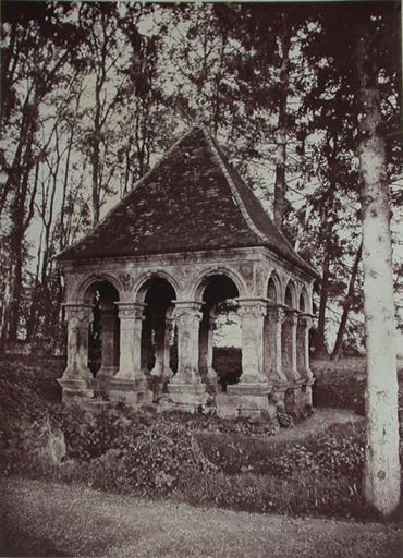 Vue des ruines des Vaux-de-Cernay : le lavabo (?)_0