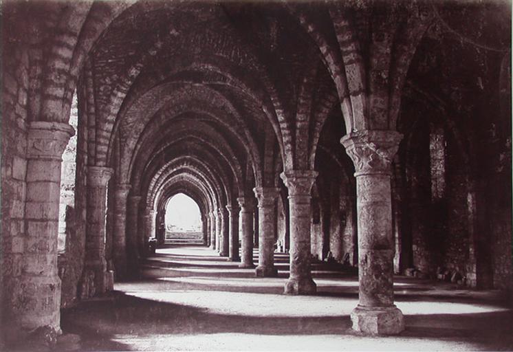 Vue des ruines des Vaux-de-Cernay : salle à colonnes, vers 1860-70. (appartient à Mme. de Rothschild)_0