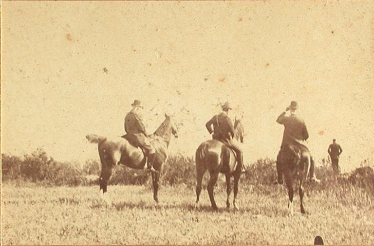 Grandes manoeuvres de l'Est. Camp de César. Bar-sur-Aube. 8 septembre 1891 (quatre photographies sous un même cadre)_1