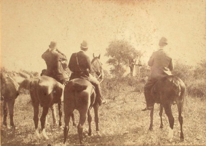 Grandes manoeuvres de l'Est. Camp de César. Bar-sur-Aube. 8 septembre 1891 (quatre photographies sous un même cadre)_2