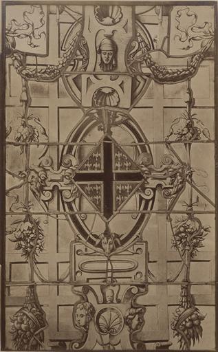Vitrail héraldique de la Galerie Duban à Chantilly, provenant d'Ecouen : armes de Marie de Montmorency, abbesse de Notre-Dame-la-Royale de Maubuisson de 1529 à 1543 (avant restauration)_0