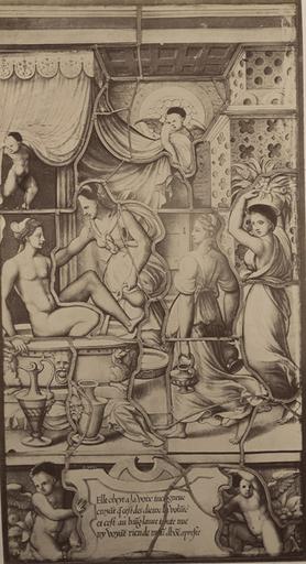 Vitrail de la Galerie de Psyché au château de Chantilly, provenant d'Ecouen : la toilette de Psyché. 9_0