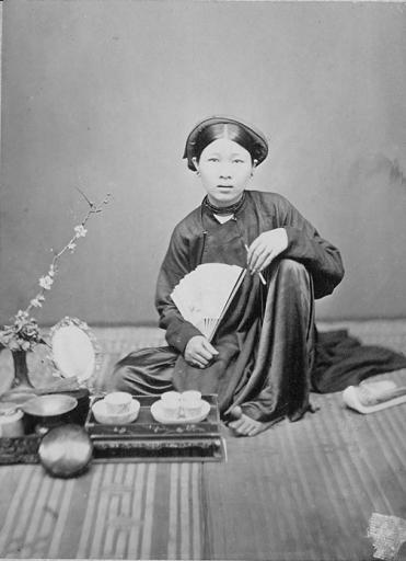 Jeune femme à Hanoï_0