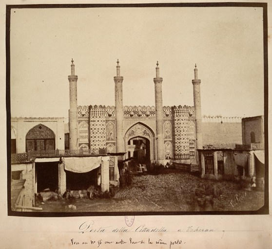 Porte de la Citadelle à Téhéran_0